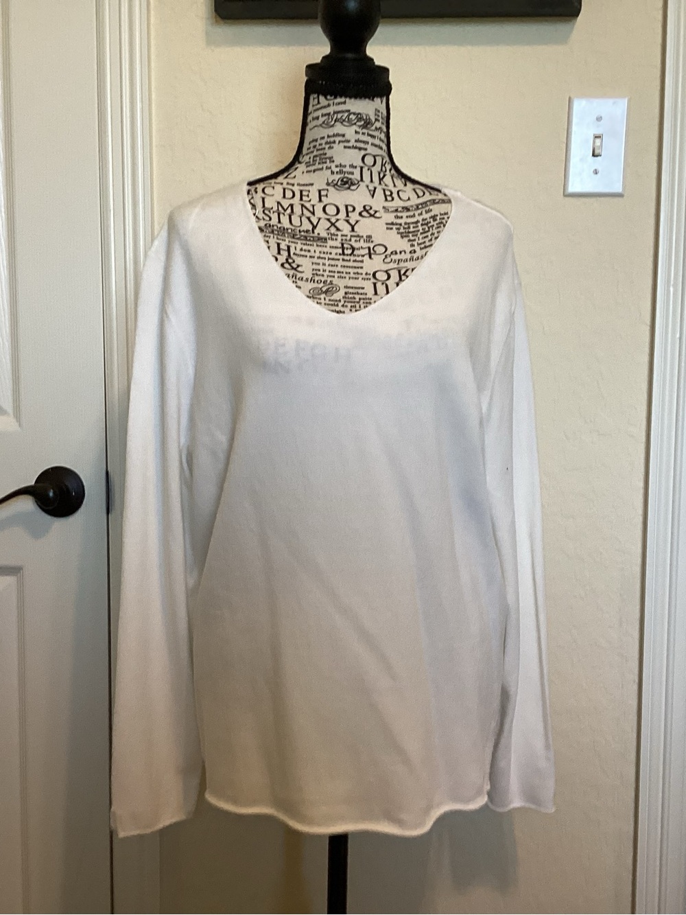 CHARLIE B White V-Neck Lightweight Long Sleeve Top